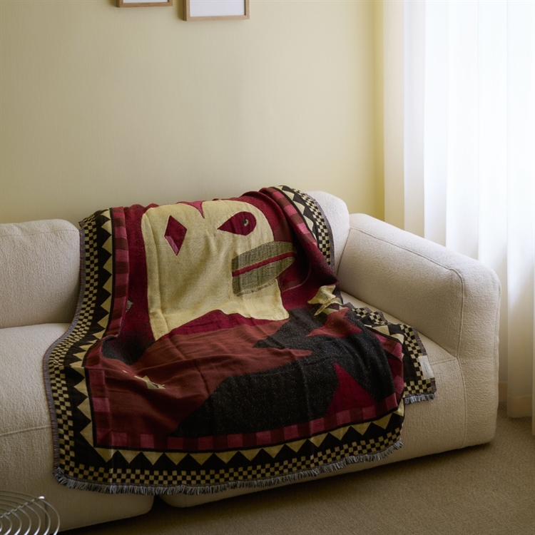 &Tradition Momento Throw JH46, Red Dawn - sett i en soffa