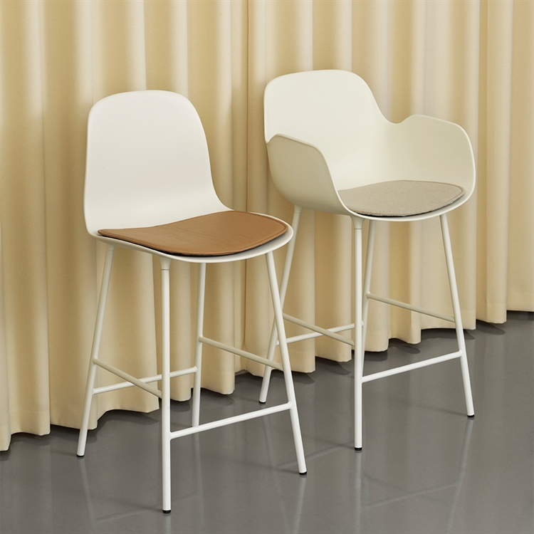 Normann Copenhagen Sittdyna för Form Chairs camel, vit