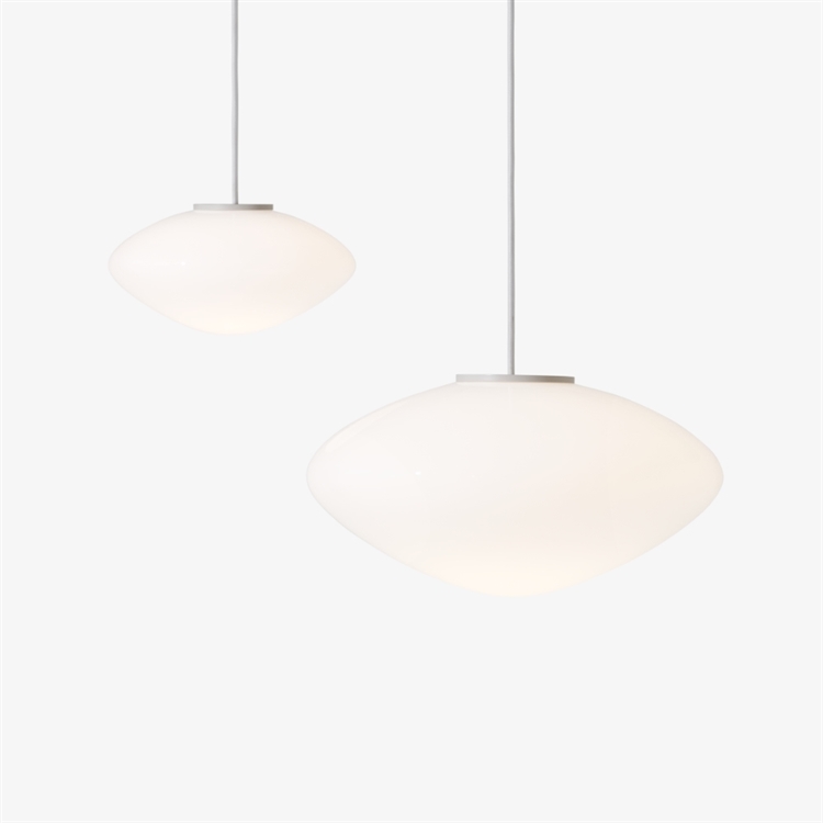 &Tradition Mist Pendel AP15/AP16, Opal Glas/Metal - Lit