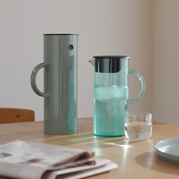 Stelton EM77 Kanna med lock 1,5 l - Dusty Green Environment